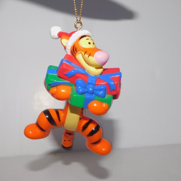 VTG 4" Winnie the Pooh Alderbrook Tigger with Presents Christmas Tree Ornament - Picture 2 of 11
